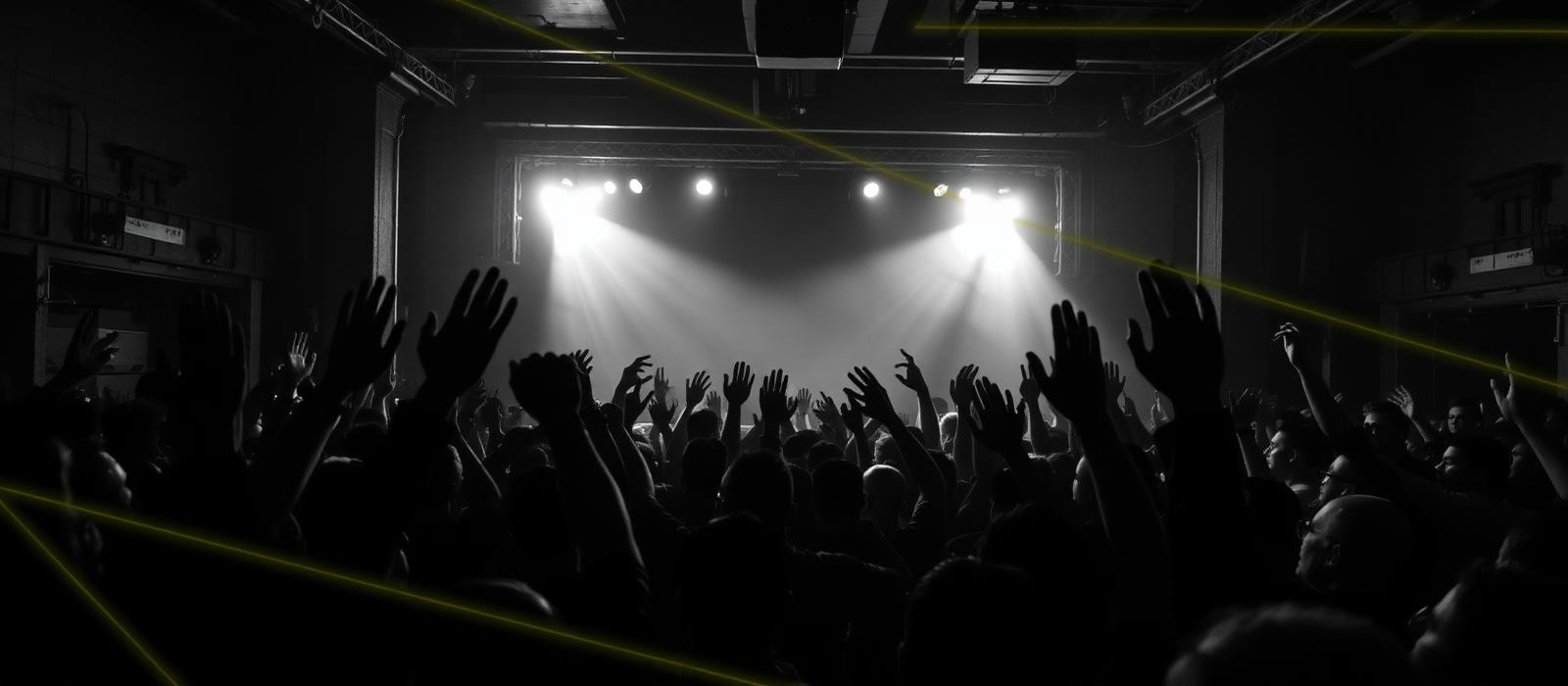Multitud en un concierto underground iluminada por luces neón